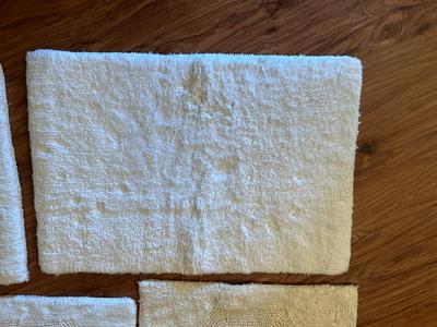NICE QUALITY THICK BATH RUGS