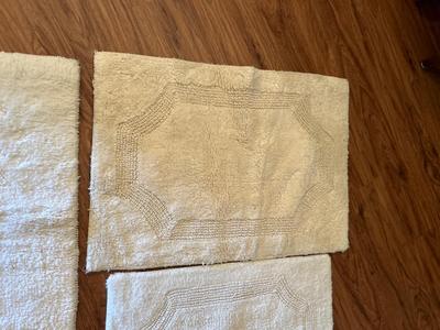 NICE QUALITY THICK BATH RUGS