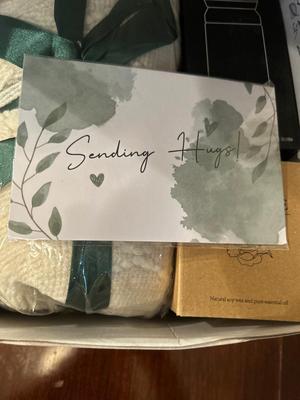 NIB CLEVER GIFT IDEA “SENDING YOU A HUG” GIFT BOX