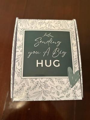 NIB CLEVER GIFT IDEA “SENDING YOU A HUG” GIFT BOX