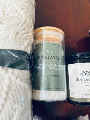 NIB CLEVER GIFT IDEA “SENDING YOU A HUG” GIFT BOX