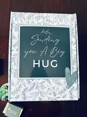 NIB CLEVER GIFT IDEA “SENDING YOU A HUG” GIFT BOX