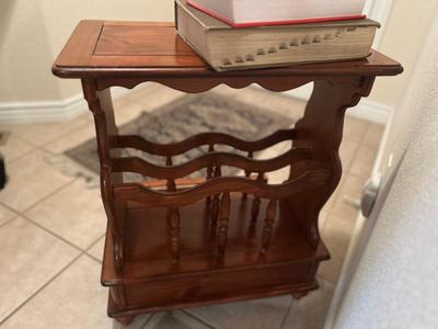 MAGAZINE /BOOK RACK TABLE AND A VARIETY BOX OF BOOKS