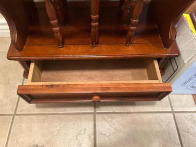 MAGAZINE /BOOK RACK TABLE AND A VARIETY BOX OF BOOKS