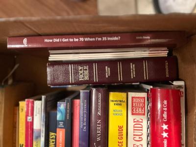 MAGAZINE /BOOK RACK TABLE AND A VARIETY BOX OF BOOKS