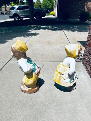 LITTLE CONCRETE DUTCH BOY AND GIRL