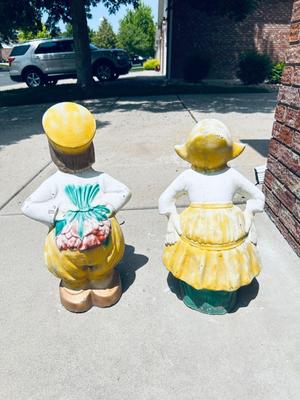 LITTLE CONCRETE DUTCH BOY AND GIRL