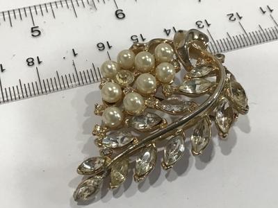 Vintage Brooch Faux Pearl