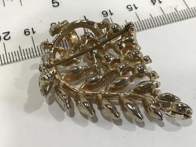 Vintage Brooch Faux Pearl
