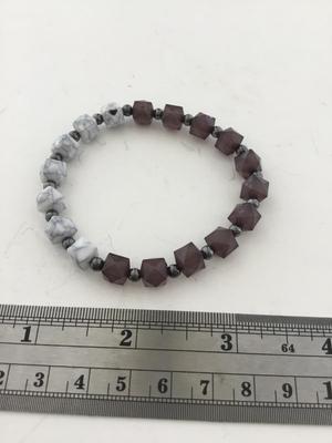 Stretchy fashion beaded bracelet
