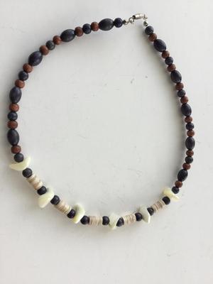 Vintage collar shell type beaded necklace
