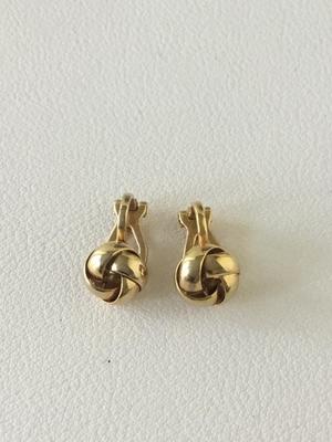 Gold tone vintage clip on fashion earrings