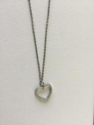 Beautiful silver tone heart rhinestone necklace