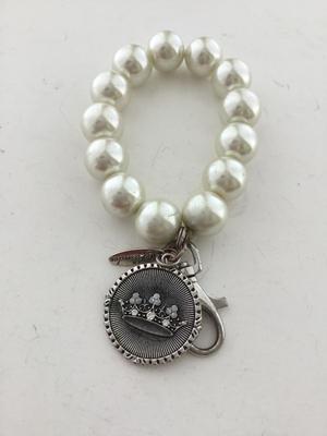 Plunder marked white beaded stretchy bracelet