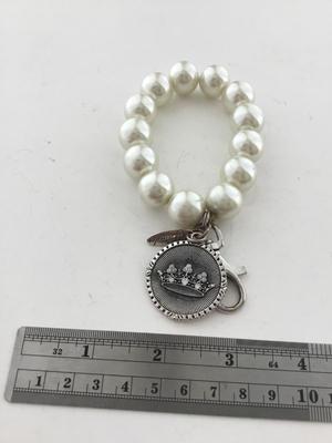 Plunder marked white beaded stretchy bracelet