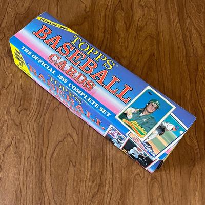 LOT 166K: 1989 Topps Baseball Cards and More