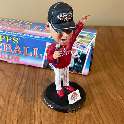 LOT 166K: 1989 Topps Baseball Cards and More