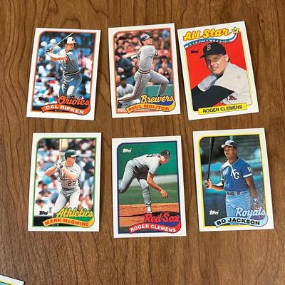 LOT 166K: 1989 Topps Baseball Cards and More