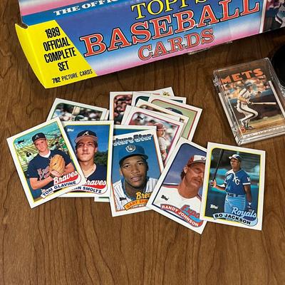 LOT 166K: 1989 Topps Baseball Cards and More
