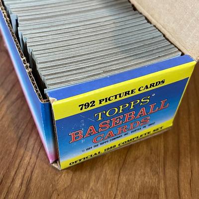 LOT 166K: 1989 Topps Baseball Cards and More