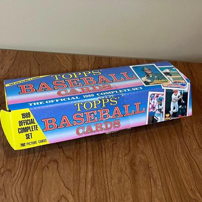 LOT 166K: 1989 Topps Baseball Cards and More