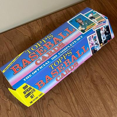 LOT 166K: 1989 Topps Baseball Cards and More