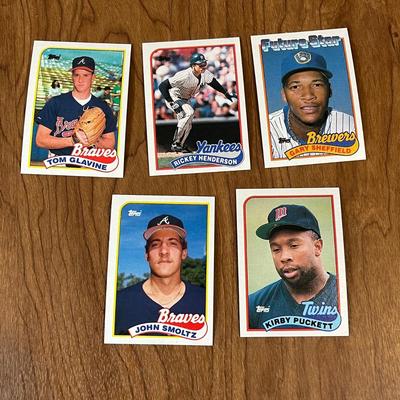 LOT 166K: 1989 Topps Baseball Cards and More