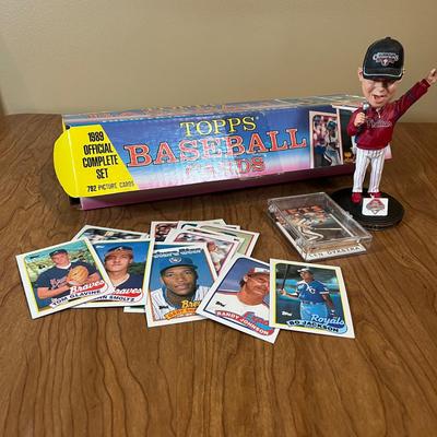 LOT 166K: 1989 Topps Baseball Cards and More