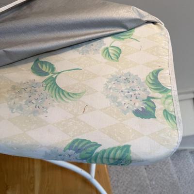 Black & Decker Irons with Felted Wool Pressing Mat & Ironing Boards (L-HS)