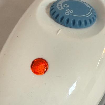 Black & Decker Irons with Felted Wool Pressing Mat & Ironing Boards (L-HS)