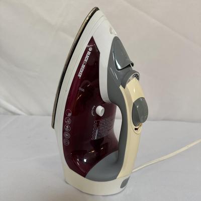 Black & Decker Irons with Felted Wool Pressing Mat & Ironing Boards (L-HS)