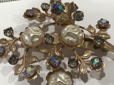 Beautiful Vintage Rhinestone and Baroque Pearl Brooch