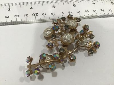 Beautiful Vintage Rhinestone and Baroque Pearl Brooch