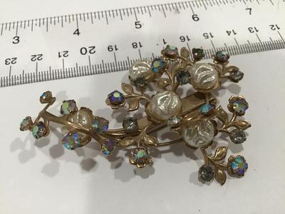Beautiful Vintage Rhinestone and Baroque Pearl Brooch