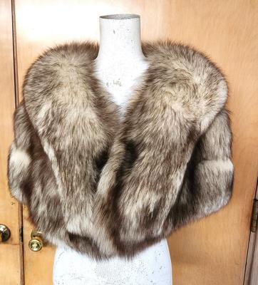 Lot #86 Nice Vintage Fox Shrug - Size 10-16