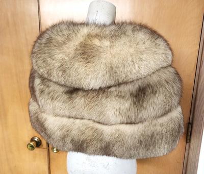 Lot #86 Nice Vintage Fox Shrug - Size 10-16