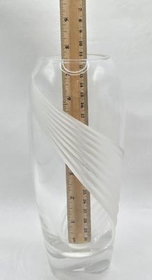 LOT 119: Teleflora Cup and Saucer, Glass Heart, Thomas Kinkade Sleigh Ride, Lenox Butterfly Meadow Travel Mug, and More