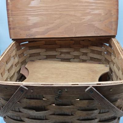 LOT 124: MCM Metal Serving Tray, Villeroy & Boch Serving Dish, and Americana Wooden Picnic Basket with Small Lap Trays