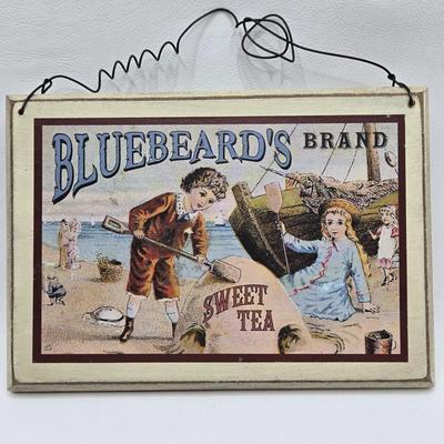 LOT 126: Country Kitchen Decor