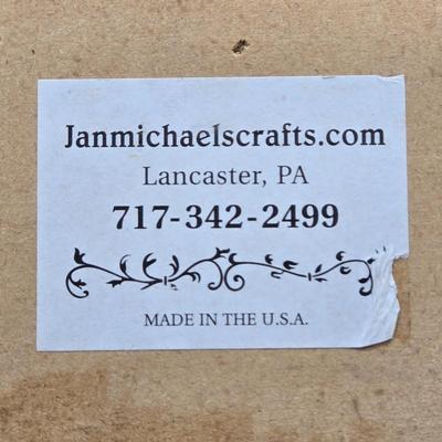 LOT 126: Country Kitchen Decor