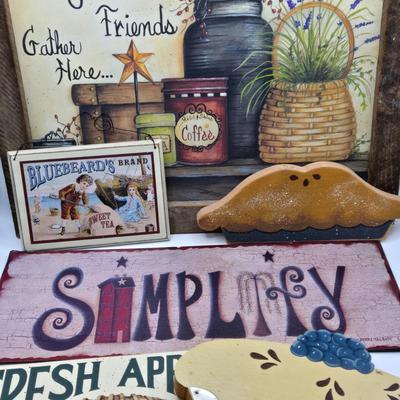 LOT 126: Country Kitchen Decor