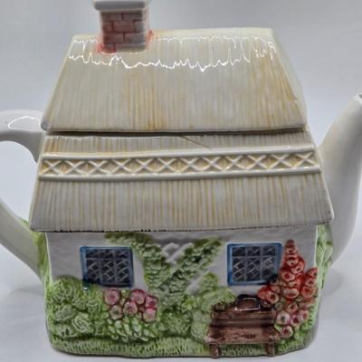 LOT 134: Cardinal Teapot, Price teapot, and Set of Gold Trimmed Milk Glass Cups and Saucers