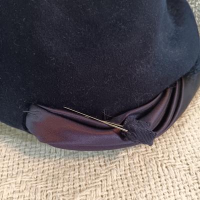 LOT 138: Geo W. Bollmans Doeskin Felt Hat, Elizabeth Carole Purse & More