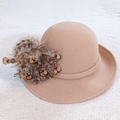 LOT 139: Geo W. Bollmans Excello Wool Hat, Gigi for LMA Straw Hat, Quilted Purse & More