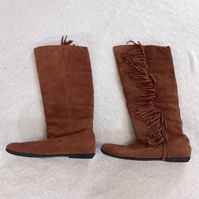 LOT 141: Xhilaration Fringe Boots, HC Bar Ranchwear Shirt, Laminate Leather Handbag & More