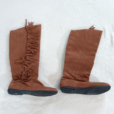 LOT 141: Xhilaration Fringe Boots, HC Bar Ranchwear Shirt, Laminate Leather Handbag & More