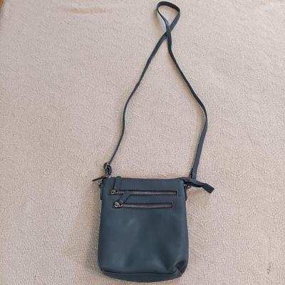 LOT 143: Set of (6) Handbags - Stone Mountain, Brighton, Great American Leatherworks & More