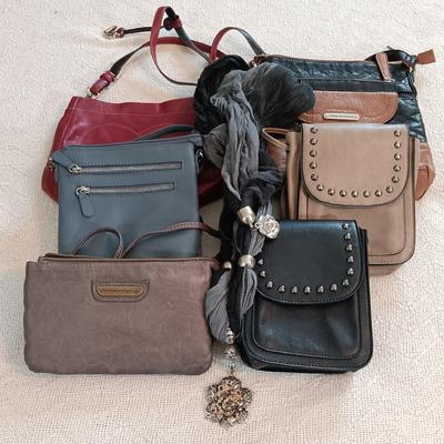 LOT 143: Set of (6) Handbags - Stone Mountain, Brighton, Great American Leatherworks & More