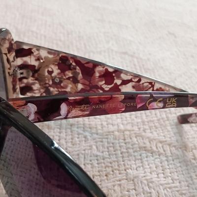 LOT 145: Vintage Tapestry Handbag, Glamour Girl Head Vase, Handpainted Silk Fan & More