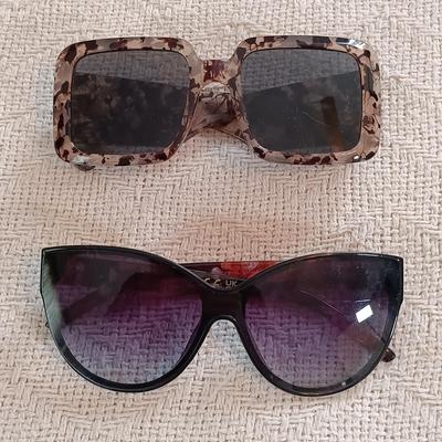 LOT 145: Vintage Tapestry Handbag, Glamour Girl Head Vase, Handpainted Silk Fan & More